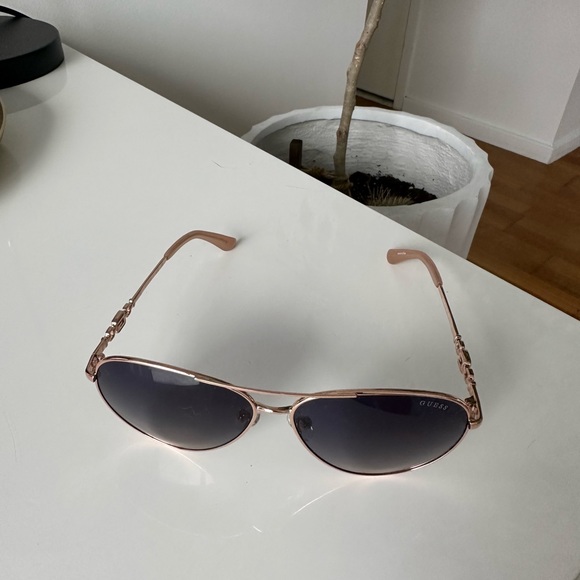 Guess Square G Link Metal Aviator Sunglasses - Picture 2 of 5